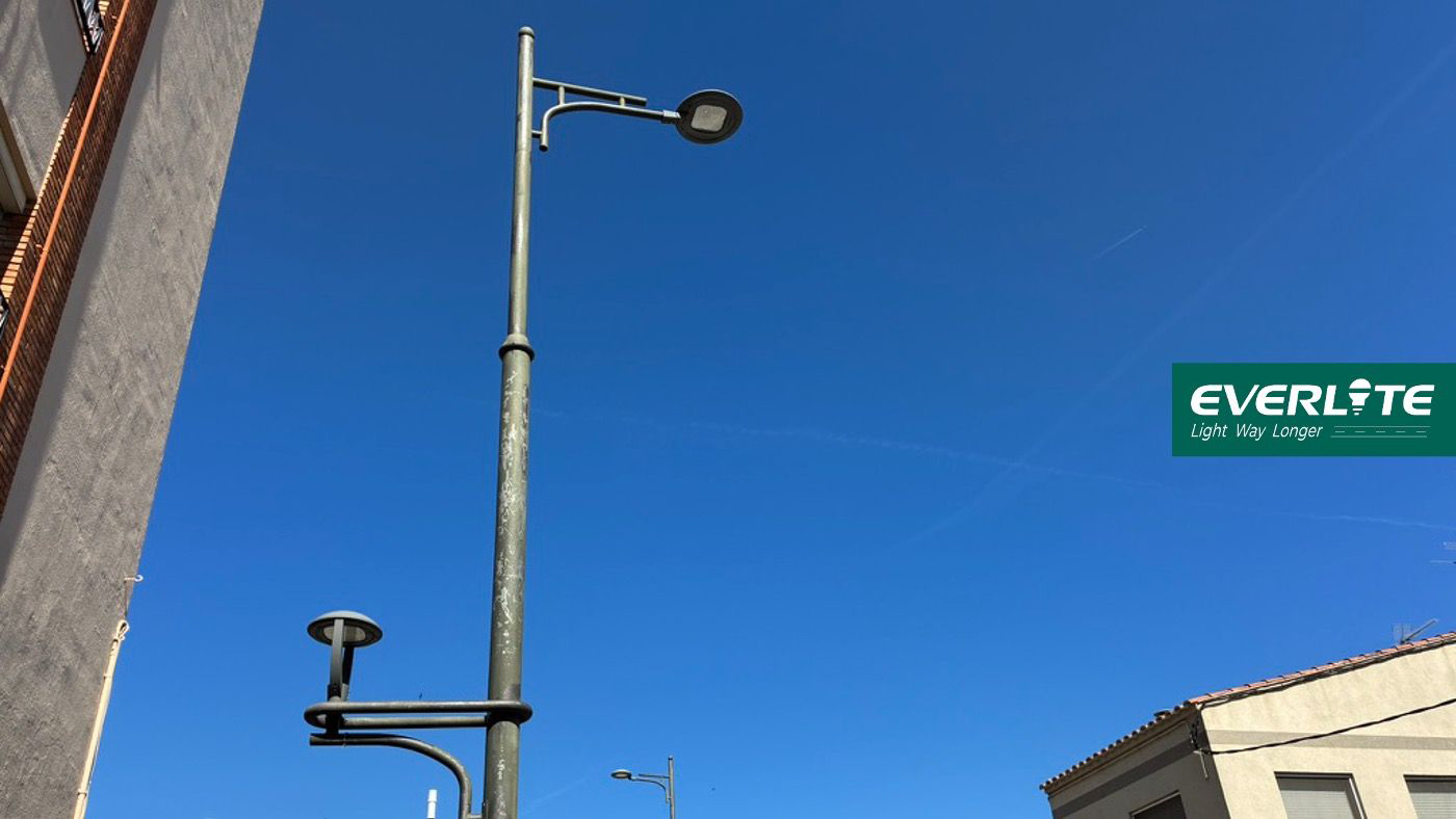Dearadh a hAon, go leor Láithreacha - Bailte Aontaithe a Mhúnlú Éadrom