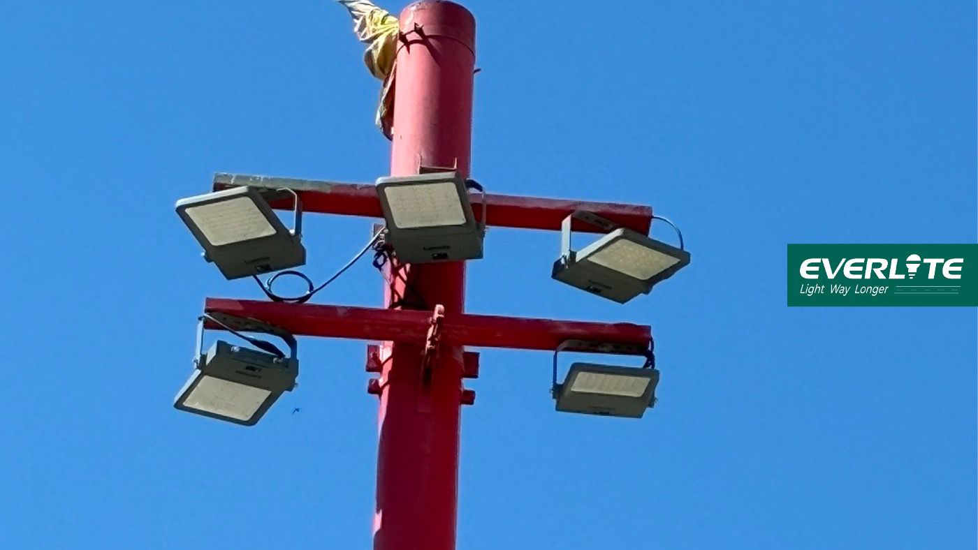 Codarsnacht Néal Dathanna: Luminaires Liath ag Cumasc le Glasraí Earraigh & Bríce Dhearg
